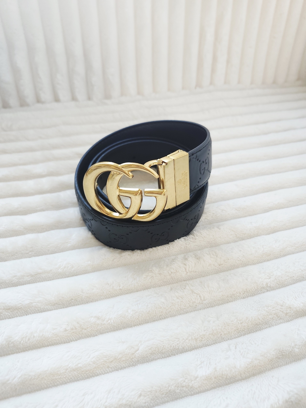 Gucci GG Marmont Signature Leather Belt Black Gold Buckle 44 inches